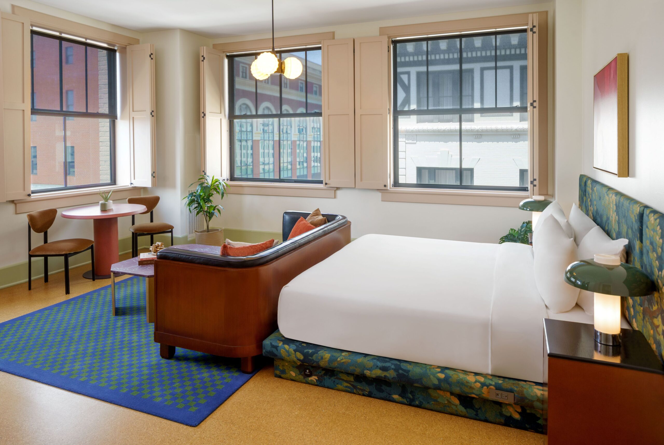 1-The Barnett King Corner Guestroom (CRNK)