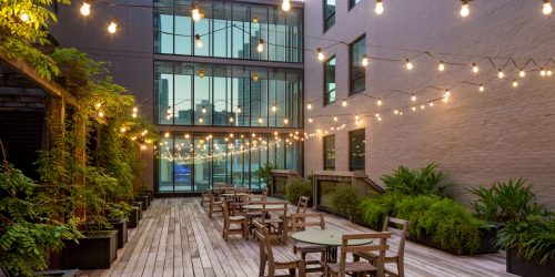 1-TheBarnettNewOrleansCourtyard