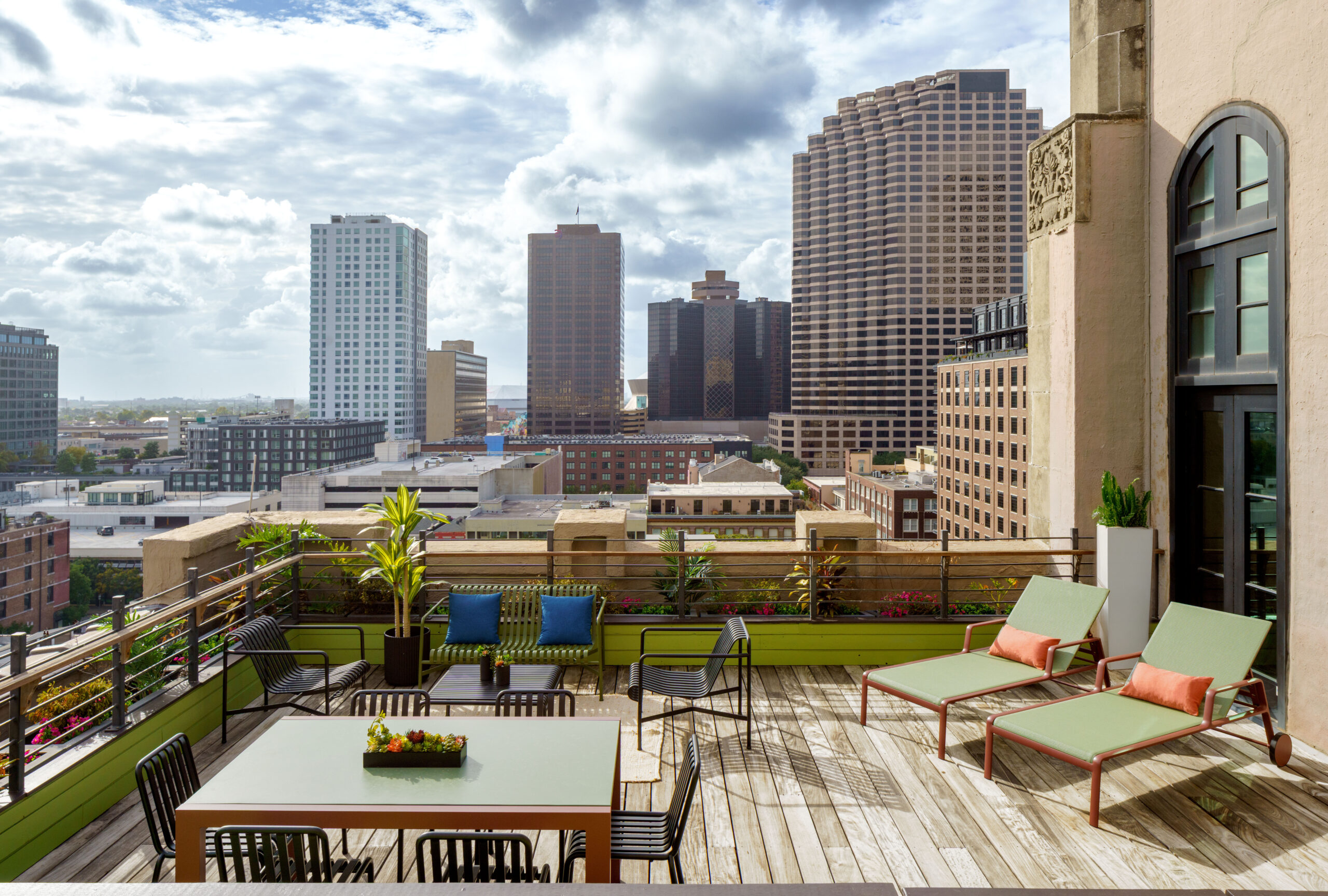 Split-Level-Suite-Patio